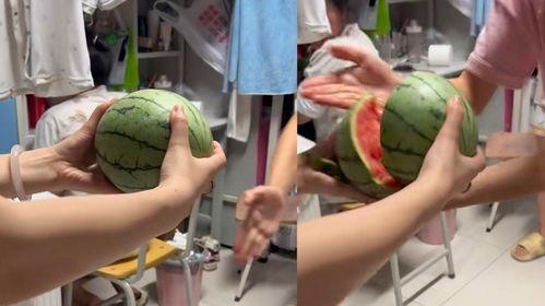 女 裸绞直接吃瓜,吃瓜群众直呼过瘾！